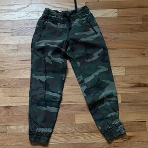 aritzia tna camoflauge joggers womens sz xxs inseam 26